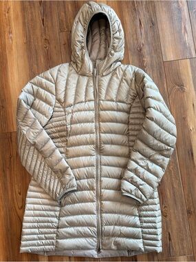 Eddie Bauer Women's Light Taupe Packable Hooded Down Jacket